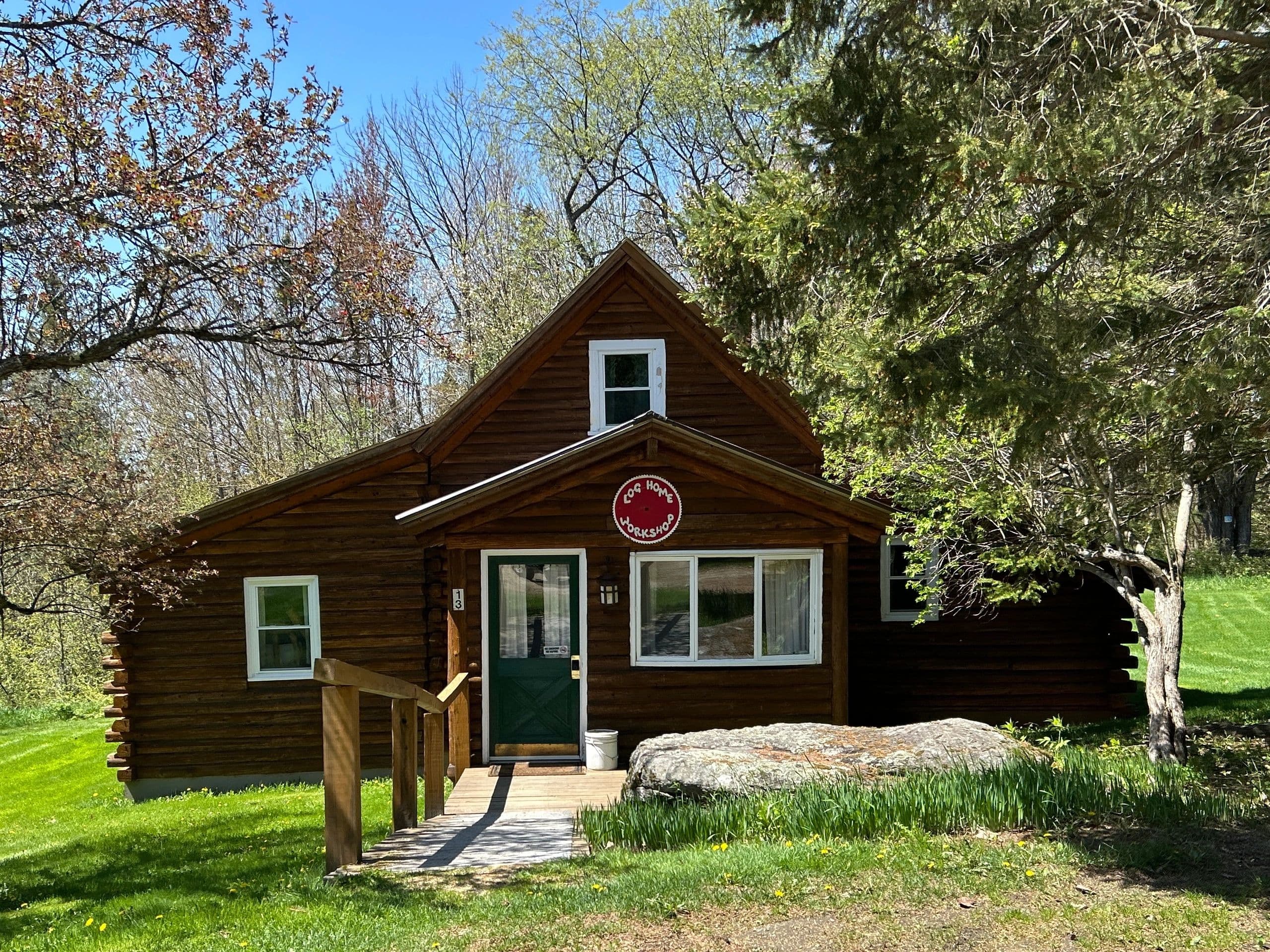 Josselyn's Getaway Log Cabins